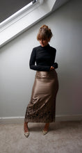 Load image into Gallery viewer, Embroidered skirt Size 10
