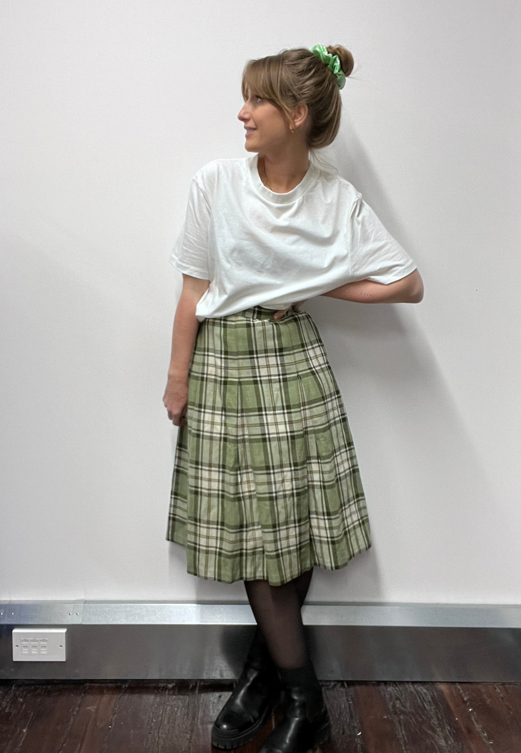 Green pleated skirt Size 10
