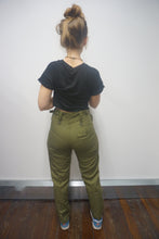 Load image into Gallery viewer, Army cargo style trousers W28
