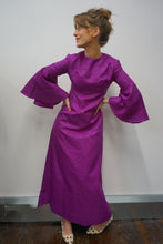 Load image into Gallery viewer, 1960s Pink bell sleeved dress Size 8
